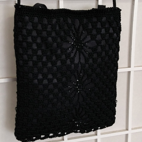 🎃 Black bag w/ beaded crochet overlaying - Picture 9 of 12